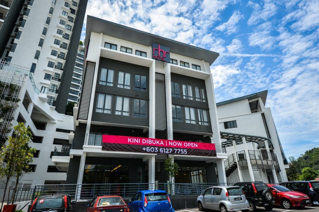 Official Website of The Qamar – Book With Us For The Best Deals!