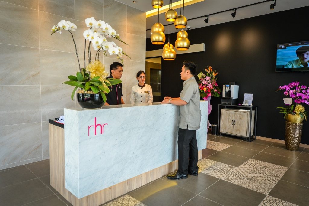 Official Website of The Qamar – Book With Us For The Best Deals!