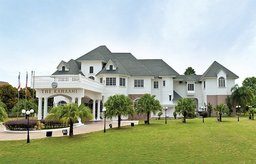 Official Website of The Qamar – Book With Us For The Best Deals!