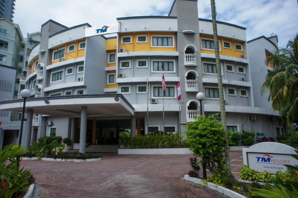 Official Website of The Qamar – Book With Us For The Best Deals!