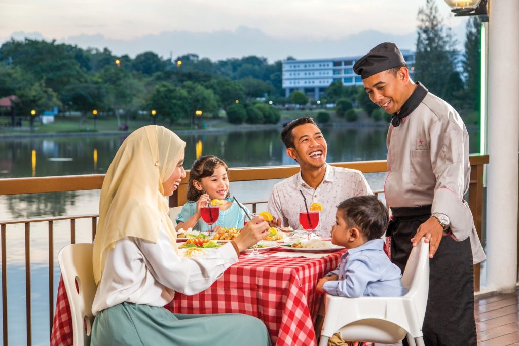 Official Website of The Qamar – Book With Us For The Best Deals!